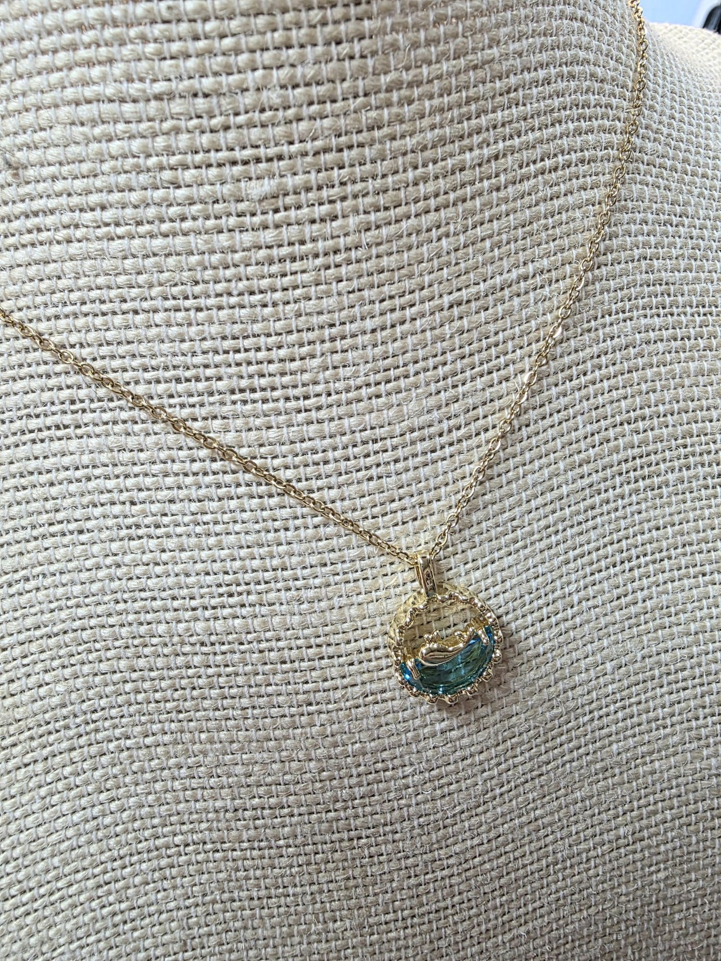 ๐ Elegant Blue Crystal Wave Necklace