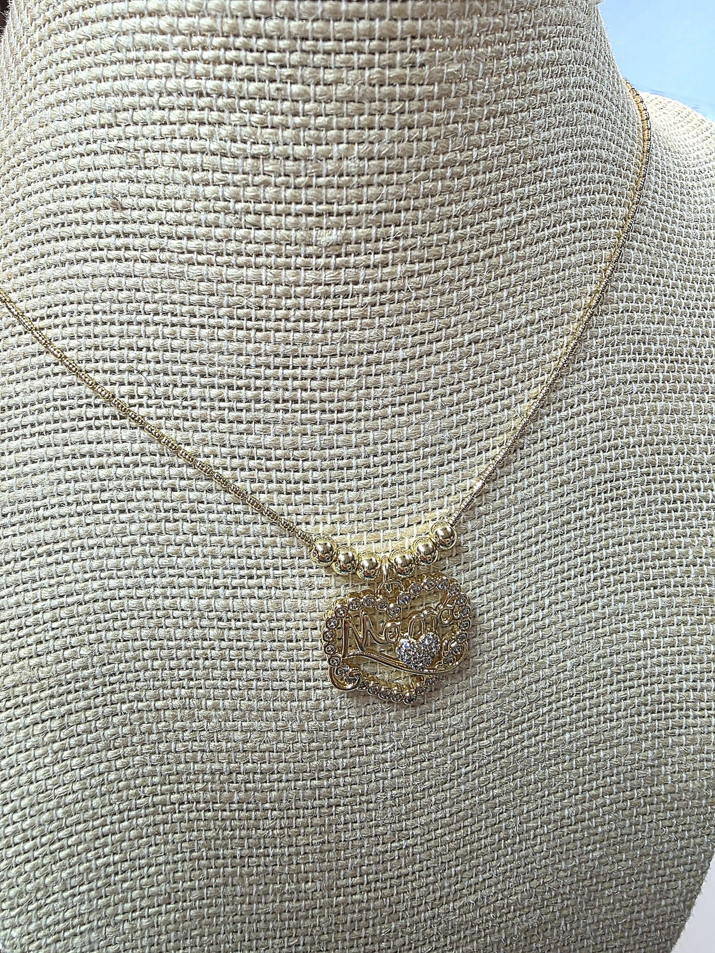 đź’– "Mom" Heart Pendant Necklace