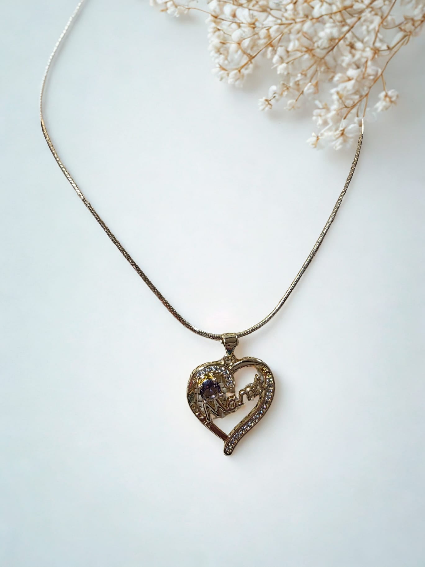 💝 "Mamá" Heart Necklace 