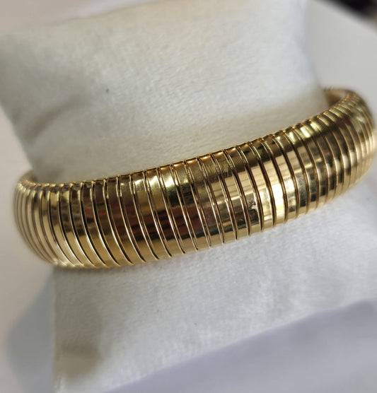 ✨ Bold Elegance – Gold Coil Cuff Bracelet