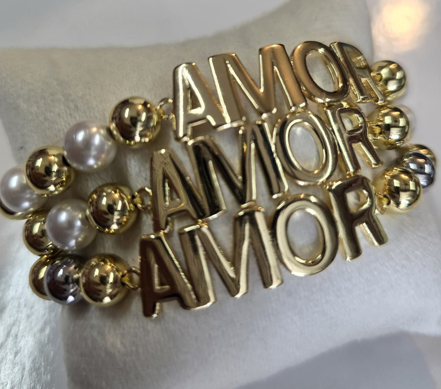 "AMOR", "FE", "DIOS"
