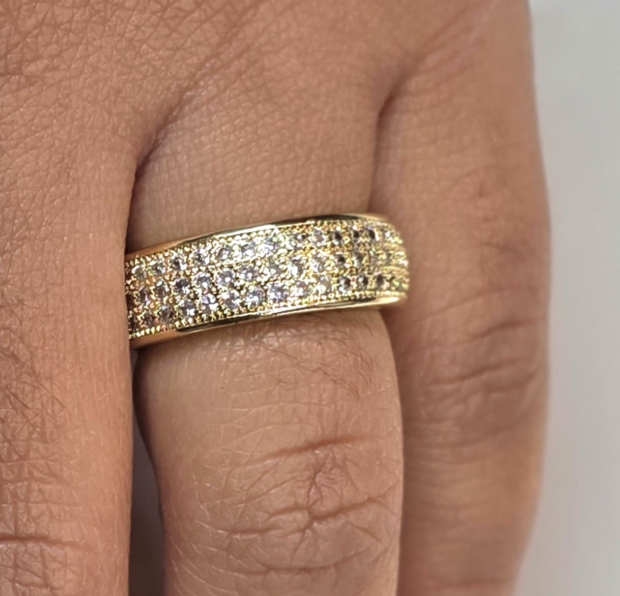 ✨ Classic Gold Pavé Band Ring – Timeless Shine