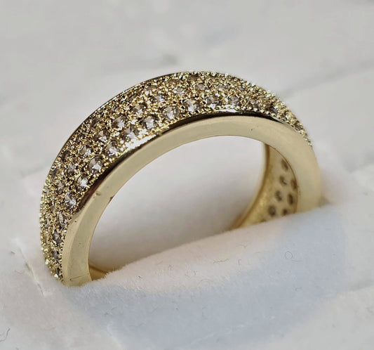 ✨ Classic Gold Pavé Band Ring – Timeless Shine