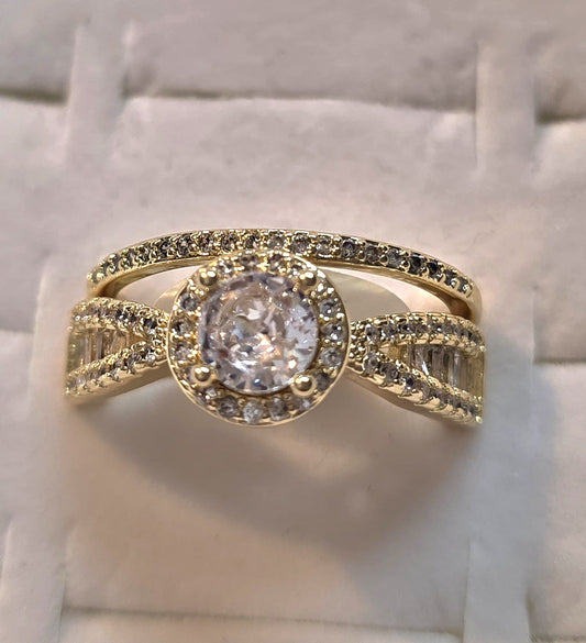💍 Golden Glow Halo Ring Set